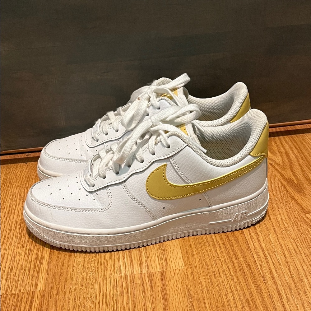 Nike Kids White and Gold Sneakers